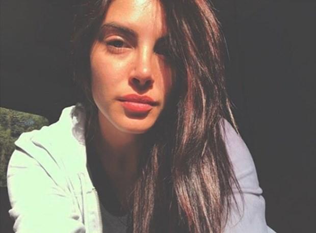 Deniz Baysal<p>    "-Merhaba Deniz hanm, hastalktan ve uykusuzluktan kurbaaya dnm diyolar sizin iin?<p>  +Vrak vrakk!"