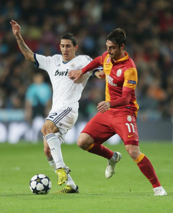 Bununla da yetinmeyen Galatasaray uzun sredir kanayan yaras olan sol bek problemini de zyor..