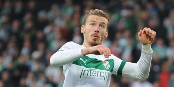 Galatasaray yurt iinde de fla bir hamle yapt.