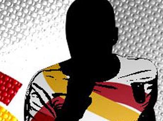 ampiyonlar Ligi'ne kadro bildirme sresinin sona ermesine ok ksa bir sre kala giriimlerine hz veren Sar-Krmzllar 3 yldz birden bitiriyor.