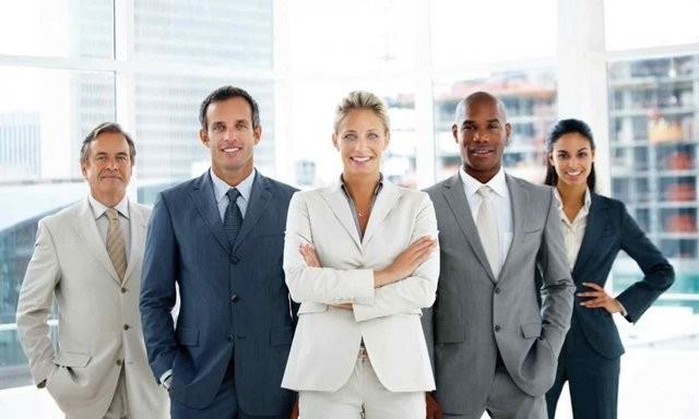 Kendisinden bor alanlara verdii tavsiyelerle onlar zengin etti, birok kii iin vazgeilmezdi.