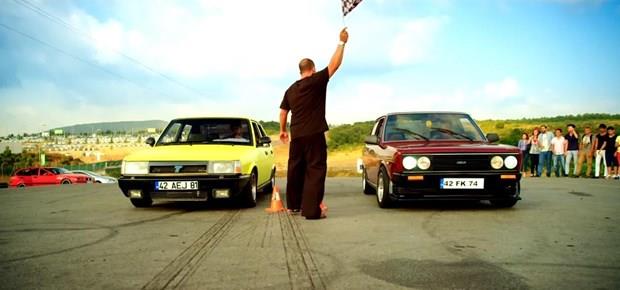 Hzl ve Tpl   <br>    Yusuf Gven'in ynetmenliini stlendii Hzl ve Tpl, modifiye ara zlemini gidermeye alan iki gencin hikyesini anlatyor. <br>      (19 Mays 2017)