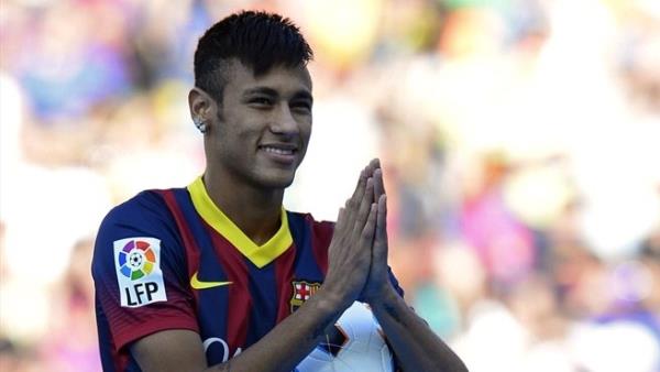 <p><b> Neymar </b></p>  Santos - Barcelona, 2013  <p> 56 milyon Euro </p>