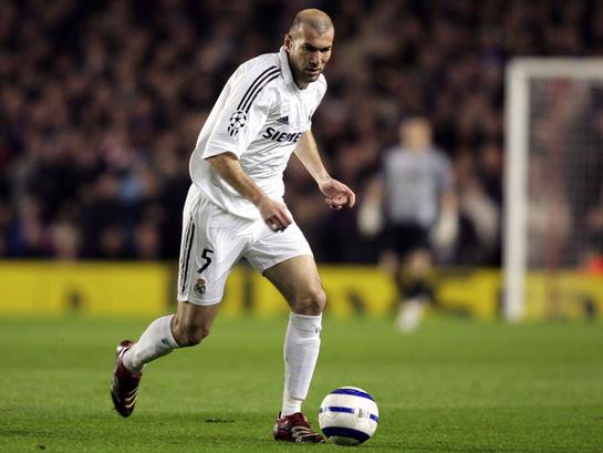 <p><b> Zinedine Zidane </b></p>  Juventus - R.Madrid, 2001  <p> 52 milyon Euro </p>