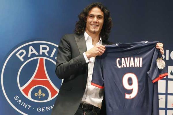 <p><b> Edinson Cavani </b></p>  Napoli - PSG, 2013  <p> 64 milyon Euro </p>