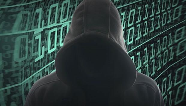 Maillerin Google Drive zerinden geldiini sanan kullanclar linke tkladnda yeniden giri yaparak kullanc bilgilerini korsanlarn eline teslim etmi oluyor.