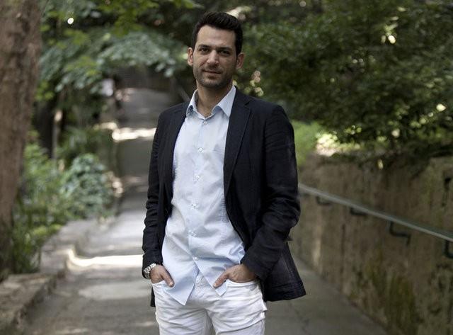 Aslnda kariyerine TV ekrannda balad Yldrm. 1999 ylnda 'Ayrlsak da Beraberiz' adl dizide oynad. Sonra Patron Kim, lmsz Ak, Hayat Bilgisi geldi.