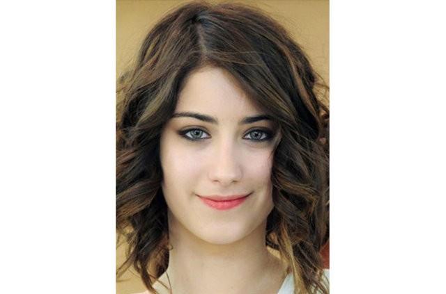 Hazal Kaya hretini elektriklerin kesilmesine ve srarl tutumuna borlu.