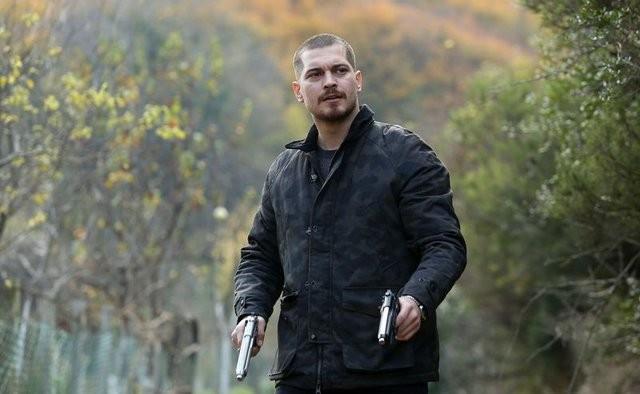 Hatta bal olduu irket onu son olarak 'Adanal' dizisinde figranlk yapmas iin grevlendirmiti. Ancak Ulusoy'un ans dnd.