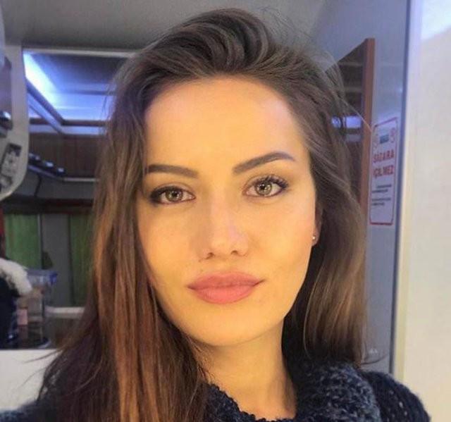 Tatil iin geldii Trkiye'de Oya Aydoan'n programna seyirci olarak katld Evcen. Daha sonra Aydoan onu yapmc brahim Mertolu ile tantrd.