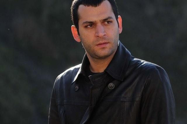 En ok dikkat ektii dizi ise 'Btn ocuklarm' oldu. Sonra 'Byk Yalan' ve onu kariyerini zirvesine tayan 'Frtna' dizilerinde boy gsterdi. 2004 ile 2006 arasnda Organize ler filminde de grnd Yldrm.