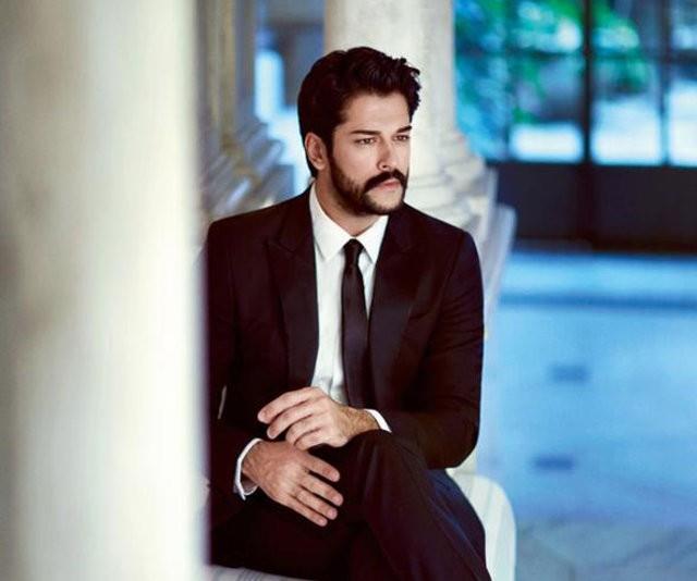 zivit'in babas, olundan habersiz olarak fotoraflarn Best Model yarmasna gnderdi. Ancak bu fotoraflar seici kurul tarafndan pe atld.