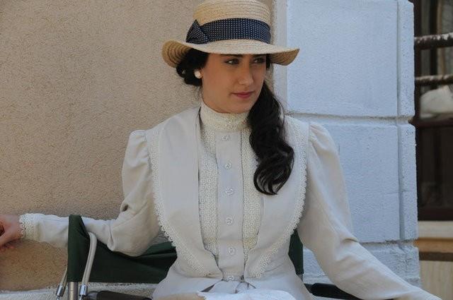 Dizi grmesi iin ajansa gittiinde birden elektrikler kesildi... Ajans grvelisi Kaya'ya "Elektrik belki be dakika sonra belki be saat sonra gelir. sterseniz siz baka bir gn gelin" dedi. Ama Kaya bekleme karar ald... Ksa sre sonra elektrikler geldi... Kaya, yetkililerle grt ve 'Genco' dizisindeki rol ald. Kaya, daha sonra bir rportajnda o gn "Belki baka bir gn gitseydim 'Genco'ya balamayacaktm" diye anlatmt.