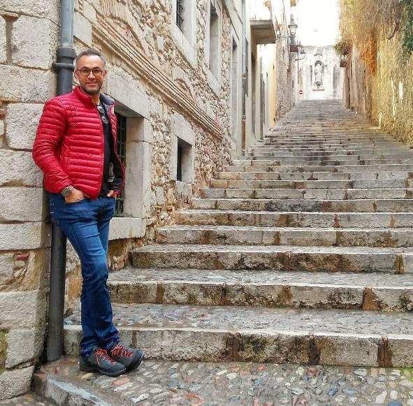 MURAT G�LO�LU NEDEN KOVULMU�TU?<br>  Murat G�lo�lu, Azerbaycan Cumhurba�kan� �lhan Aliyev'in e�ini ba�kan yard�mc�s� olarak atamas�n� ele�tirmek isterken, 'D���nsenize ba�kan ile yard�mc�s� ayn� yatakta. T�vbe yarabbim' diyerek skandal ifade ortaya atm��t�.