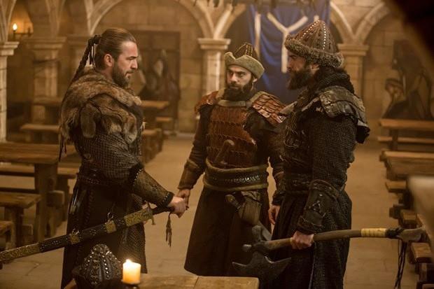 "ALP KARDEL OLUTU"    Sava sahnelerimizi bu yzden inandrc yapabiliyoruz. alma arkadalarmzla birlikte bu sre zarfnda Alp kardelii olutu. Ben bunu takm ii olarak deerlendiriyorum. Arkadalarmla birbirimize inandk. O birliktelikle gzel iler ortaya kt."