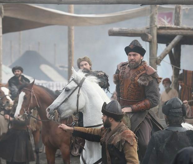 Dirili Erturul frtnas sadece Trkiye'de deil, yaynland tm lkelerde esiyor. Ortadou lkelerini kendine balayan dizi, Arap izleyicileride kendine balad ve kazanlmas g bir baar elde etti. Dizinin Arapa'ya tercme edilen blmleri internette u ana kadar yaklak 200 milyon kez izlendi. Listede lk srada Suudi Arabistan geliyor.