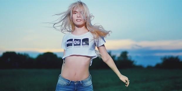 arkc Aleyna Tilki, Twitter'dan yapt paylamlarda kendini Nzm Hikmet ile bir tuttu.