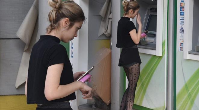 17 yandaki arkc "Popler olan eyler, kalitesiz olacak diye bir ey yok. Nazm Hikmet de popler mesela&#8221; ifadelerini kullannca tepki ekti.