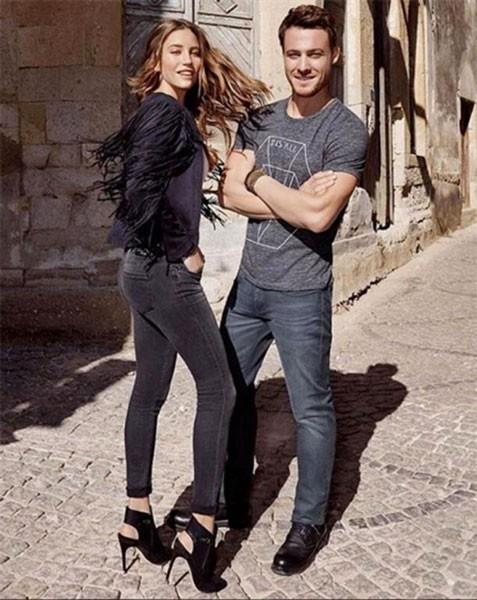 Senaryo gerei, yolda yrrken yanndan geen kadnn arkasndan bakmas gereken Kerem Brsin, filmin son halinde kadna bakmyor.