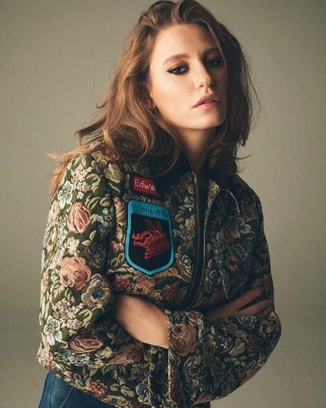 Serenay Sarkaya'da "Kerem ile iimize asla kstlama getirmeyiz. Birbirimizin iine karmayz" eklinde konumutu.