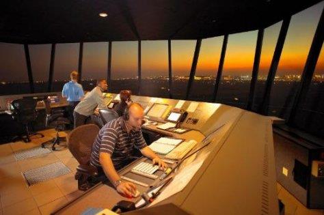 Hava Trafi�i Kontrol �al��anlar�    Y�ll�k geliri: 114 bin 173 Dolar