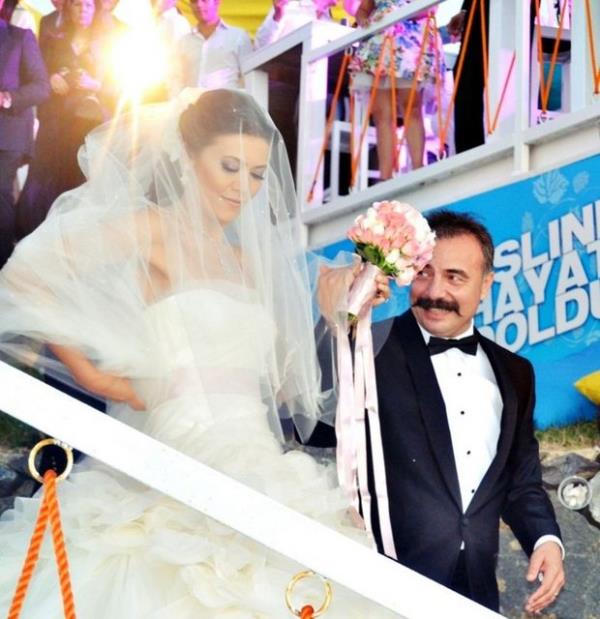 Melek Angun- Oktay Kaynarca'nn srpriz evlilii yalnzca 10 ay srd.