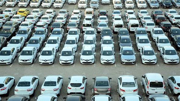 Fiyat 50 bin lirann altnda kalan otomobil modellerinin tamamnayaknnn motor hacmi 1000-1200 cc'yi geemezken, 1300-1400 cc motor hacmindeki otomobiller genelde 55-70 bin lira aralnda seyrediyor.    Yerli ve yabanc otomobil markalarnn mays ay itibaryla en dk fiyatl modelleri yle:  Sfr