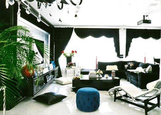 ift her ne kadar evlerinden 'altn kafes' diye bahsetse de, Il Reber kristal talara ve gm aksesuarlara dkn.