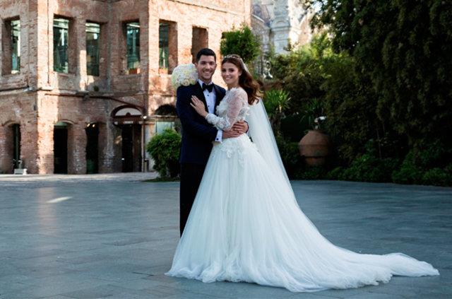 NL FTN BEYKOZ'DAK RYA EV     yl nce ayn dizide beraber rol alan ve getiimiz yl dnya evine giren oyuncu ift Ezgi Eybolu ve Kaan Yldrm, Acarkent&#8217;te yeillikler iindeki bahe dubleksi dairelerini InStyle Home Mart saysna at.