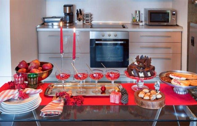 Ama burada tam aksini deneyimliyorum her gn. Sanki bu ev beni toparlad ve iinde bu yzden ok huzurlu hissediyorum kendimi. Deniz gren, gzel k alan ve aynayla kapl byle bir eve ihtiyacm varm meer benim. Hibir evimde kendimi bu kadar seyretmemitim.&#8221; diyor...