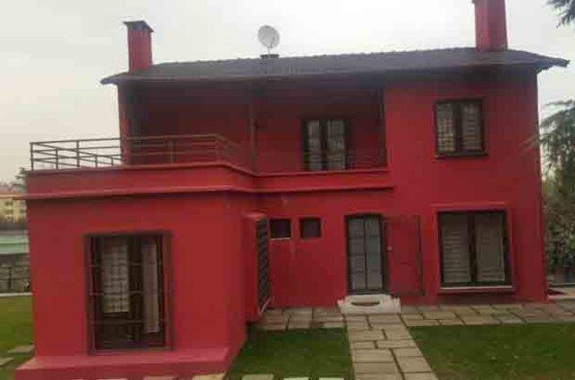 u sralar nmzdeki haftalarda karaca &#8216;Akn Mevsimi Olmaz ki&#8217; adl albm zerine alan arkc, getiimiz gnlerde yatrm amacyla Etiler&#8217;de 2 milyon dolar deerinde mstakil bir ev satn ald.