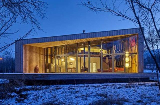 Sk aalk iinde evreden izole bu mekan zellikle gn batmnda Munzur Dalarnn harika manzarasna hakim bir noktada bulunuyor.