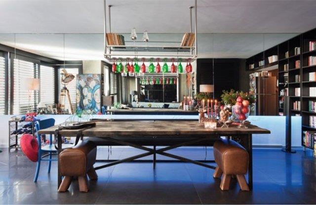 190m2&#8217;lik ferah evin, salona alan modern tarzda bir mutfa,  geni odas ve iki banyosu bulunuyor. Odalardan birini giyinme odas olarak kullanlyor.