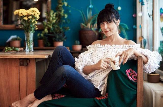 evval Sam &#8220;Annem, erkek arkadam ve en yakn arkadalarm Cihangir&#8217;de yaad iin sonunda ben de Cihangir&#8217;e tanmaya karar verdim. Taksiye para vermekten sklmtm&#8221; diyor.