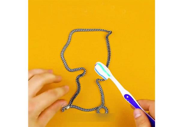 Metalleri parlatmak iin di macununu kullanabilirsiniz.