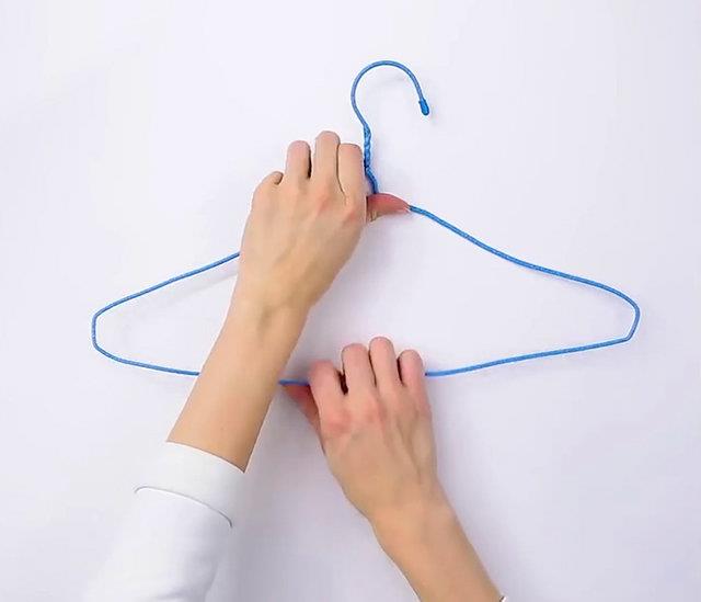 Yine kullanmadnz eski atklarnzdan yz havlusunu asmak iin ssl asklk yapabilirsiniz.