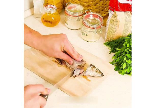 Balk yemei hazrlarken ellerinizin kokusunu gidermek iin de di macunu kullanabilirsiniz.