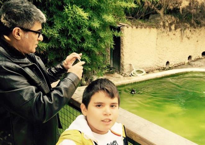 brahim Erkal'n arklar ve albmleri : 1984 ylnda brahim Gzelses adyla "Sarho Baki (Erzurum Trkleri)" adl ilk albmn kard. Fakat sesini duyuramad. 1994 ylnn ilk aynda kendi adyla kard ilk albm Tutku adl albmn yaynlad. Bu albmle sesini duyurmay baard ve mziiyle insanlarn ilgi oda oldu. 1995 ylnn ilk aylarnda Sra Bende/Aklmdasn adl ikinci albmn yaynlad. Albmdeki, "Sevmesende Olur" ve "nsafsz" gibi arklar n plana kt.