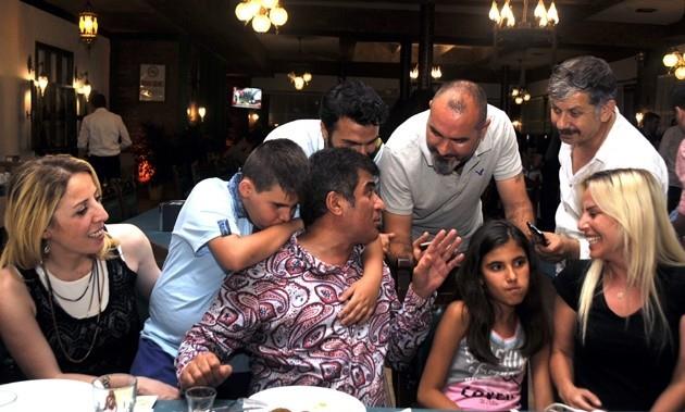 brahim Erkal eiyle olan evliliini 2003 ylnda yapt. 14 yldr Filiz Akgn ile evli olan brahim Erkal, politikac yeeni ald. brahim Erkal'n kars Filiz Akgn, Bykekmece Belediye Bakan Hasan Akgn'n yeeni.