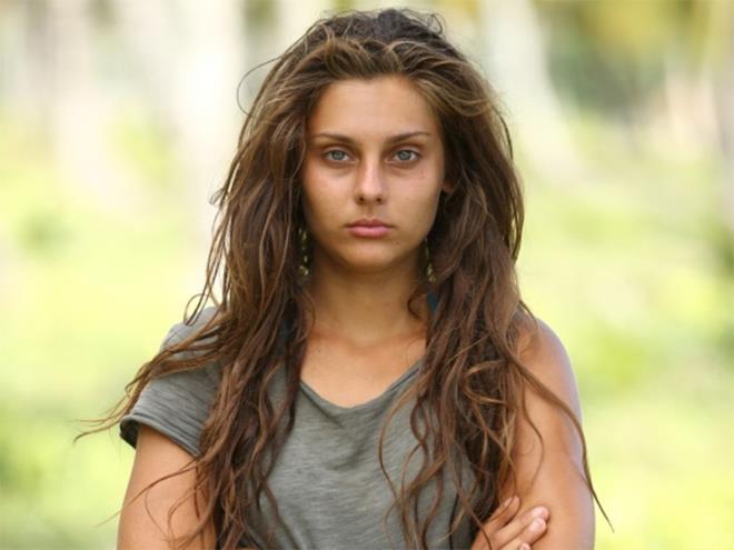 Survivor 2017'ye veda eden Tue Melis Demir kimdir?  <br>    Tue Melis Demir 1994 ylnda zmir'de domutur. Eitimini zmir'de tamamlayan Tue Melis Demir, Dokuz Eyll niversitesi Gzel Sanatlar Fakltesi'nden mezun olmutur. Tue Melis Demir eitim hayatnn yannda sporla da ilgilenmektedir. Ana spor dal ise buz hokeyidir. Tue Melis Demir ayrca milli takm buz hokeyi oyuncusudur.
