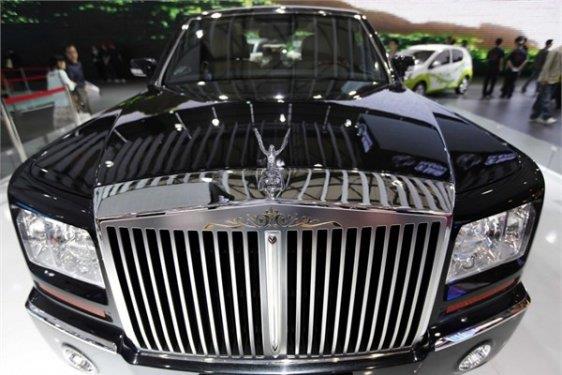 <p><b>Rolls Royce</b></p>  Geely GE model araba Rolls Royce'un Ghost modeline ok benziyor.