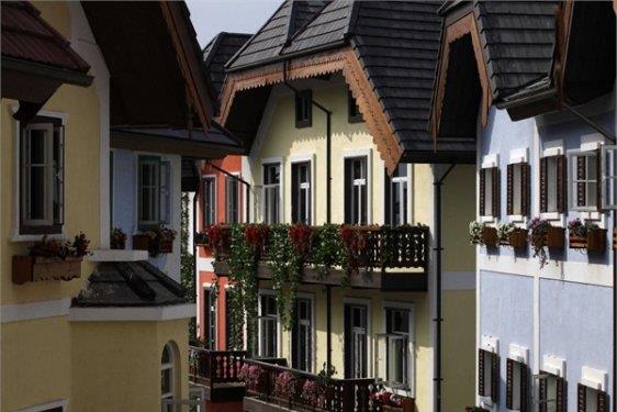 <p><b>Halstatt</b></p>  UNESCO Dnya Miras arasnda bulunan Halstatt'n bir kopyasn in'de bulmak mmkn.