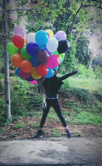 Ama Murat Boz'a dair en ufak bir ey yok. Oysa Murat Boz geen yl Asl Enver'in doum gn iin ark yapmt.