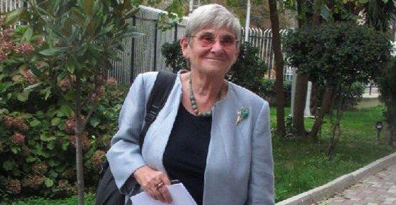 Canan Karatay: Gnde 30-40 zeytin yenmeli<br>  Prof. Dr. Karatay, zeytinyann anne style e deerde olduunu savunarak, herkesin gnde 30- 40 zeytin yemesi gerektiini syledi.