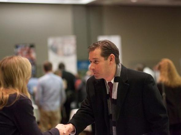 Yazlm mhendisi adayna: &#8220;Karnzda  adet kutu var. Kutularn birinde sadece elma, birinde sadece portakal, dierinde ise hem elma hem portakal var. Kutularn zerinde, ieriklerine dair herhangi bir etiket ya da bilgi de yok. Kutunun iine bakmadan ayorsunuz ve bir tane meyve alyorsunuz. Sadece elinizdeki meyveye bakarak,nasl tm kutular doru ekilde etiketlendirirsiniz?&#8221;