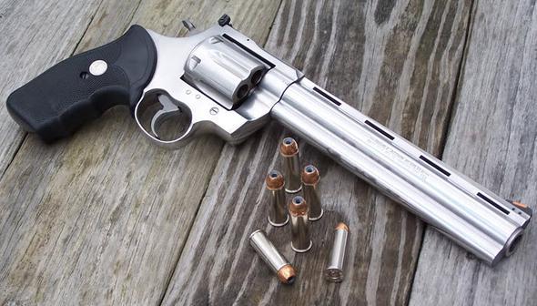 Bir ete yesi sizi karyor. Silah boaltyor ve iine ard arda iki tane mermi koyuyor. eviriyor ve kafanza dayayp ate ediyor ama bo kyor. Sonra size soruyor: evireyim mi yoksa ate etmeye devam m edeyim diye? ki seenek iin de vurulma olaslnz nedir?