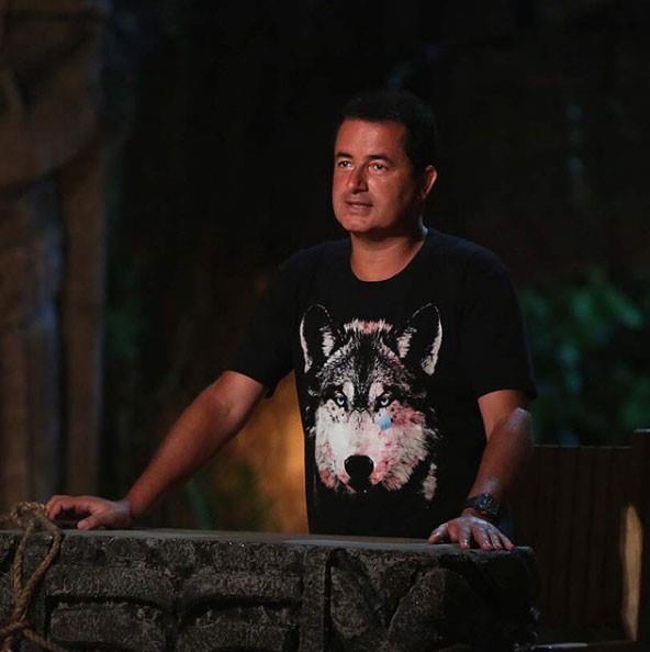 "EMENLE BURALARA GELDN"    <br>    Acun Ilcal, Nusret ile hayrannn videosunu ekip Instagram'da paylat. Videonun altna da Okan Baylgen'e cevap niteliinde szler syledi.