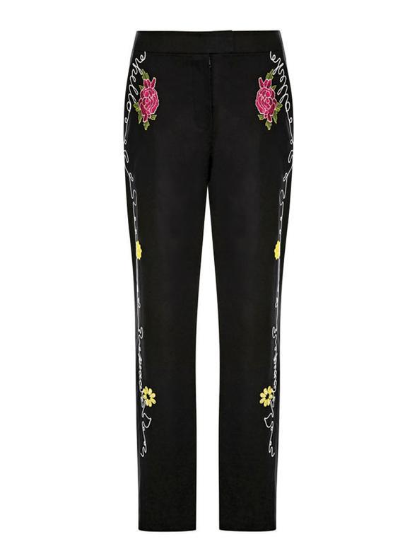 Mehtap Elaidi tasarm iekli pantolon gnn anlamna uygun. (645 TL.)