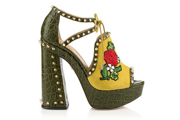 Sibel Arna, trendy anneler iin Charlotte Olympia&#8217;nn bu modelini neriyor. (2500 TL.)