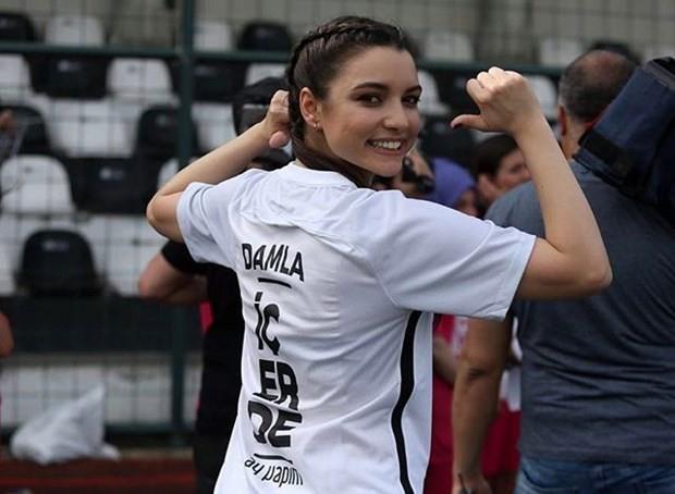 Damla Colbay    "Yildiz golcu olunmaz yildiz golcu dogulur. Tipki benim gibi"